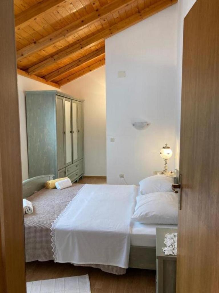 Apartments By The Sea Milna, Vis - 8896 Exterior photo
